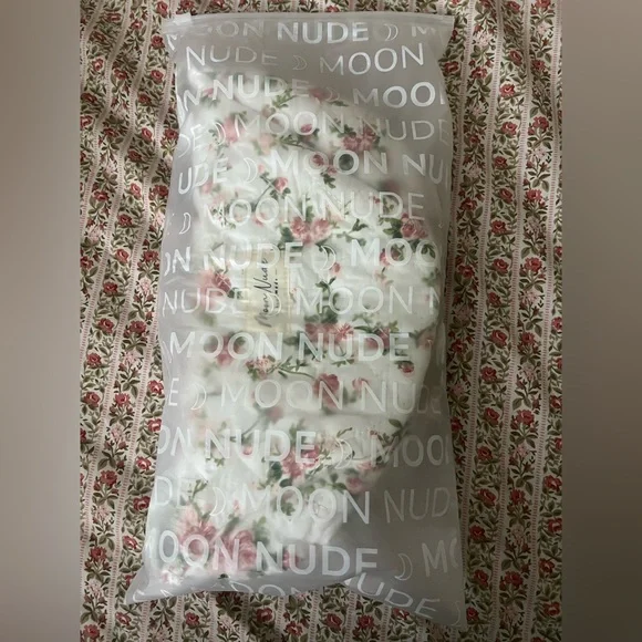 Floral Quilted Shoulder Bag - Picture 5 of 10